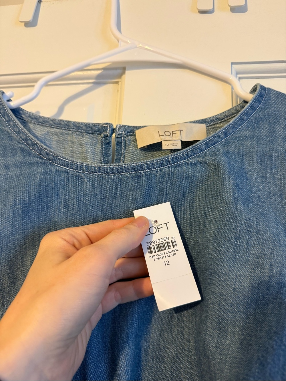 NWT LOFT Studded Chambray Puff Sleeve Blouse - Size 12 - Picture 3 of 4